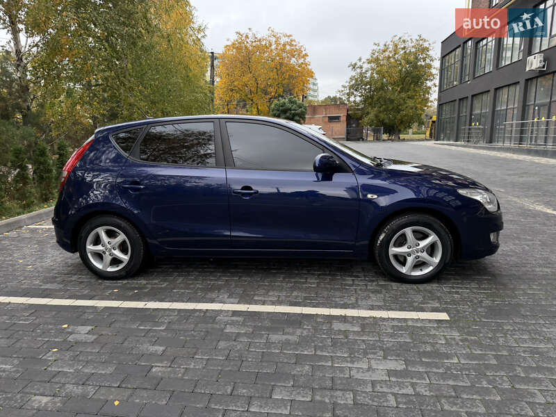 Хэтчбек Hyundai i30 2008 в Полтаве