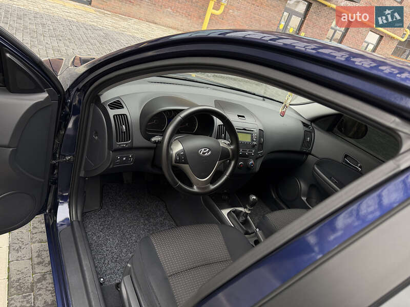 Хэтчбек Hyundai i30 2008 в Полтаве