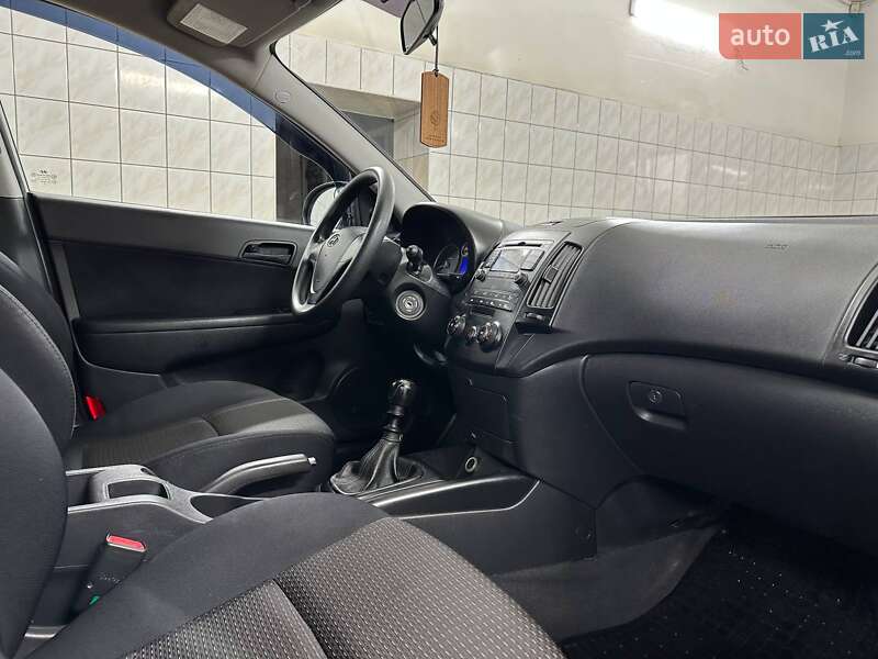 Универсал Hyundai i30 2008 в Надворной