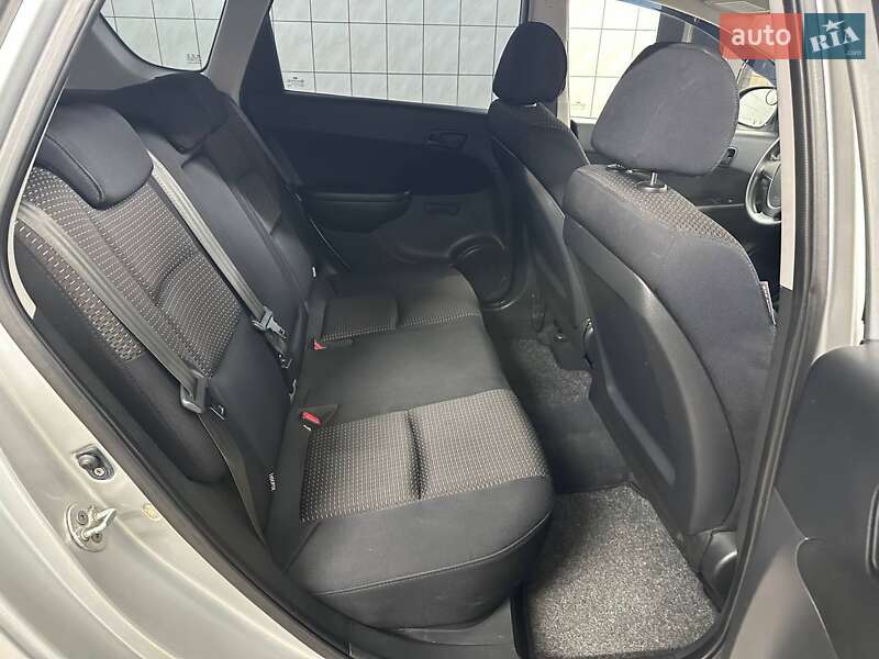 Универсал Hyundai i30 2008 в Надворной