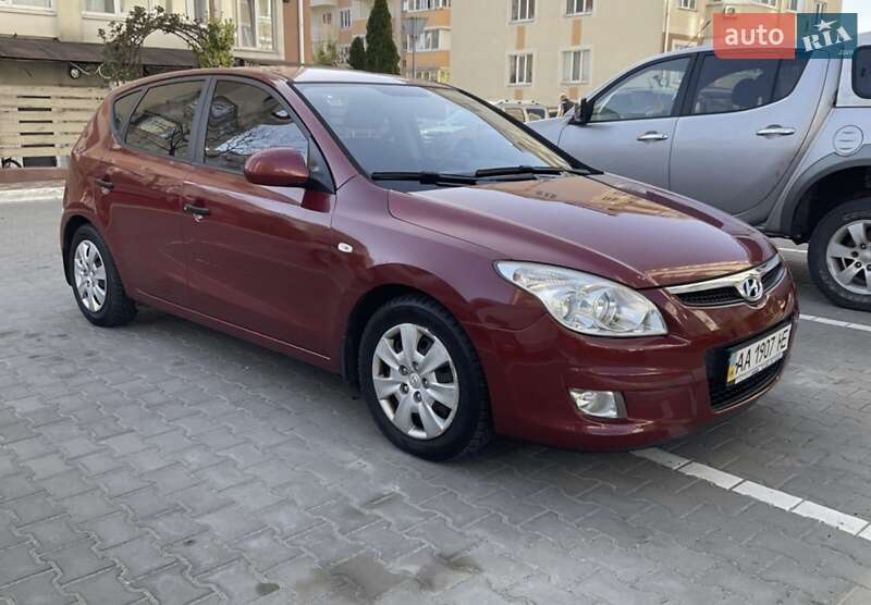 Хэтчбек Hyundai i30 2008 в Киеве