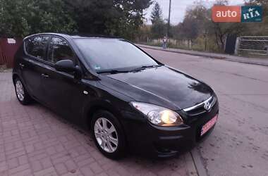 Хетчбек Hyundai i30 2009 в 