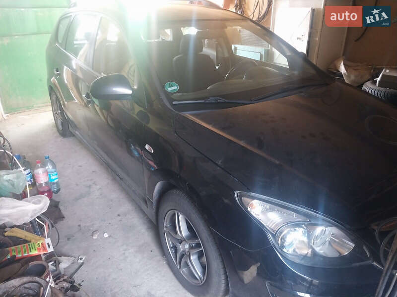Универсал Hyundai i30 2010 в Подольске