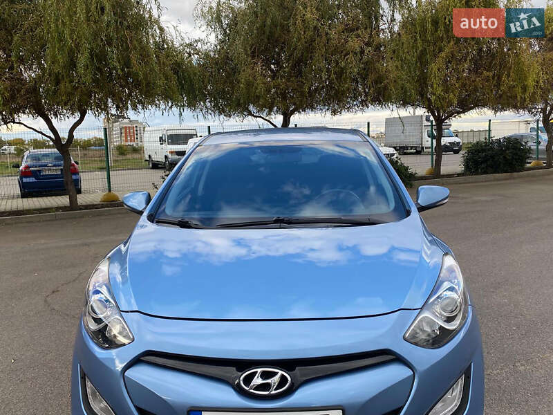 Хетчбек Hyundai i30 2012 в 