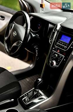 Хетчбек Hyundai i30 2012 в 