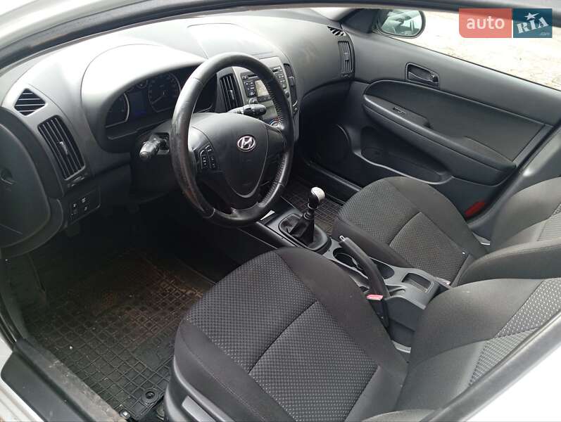 Универсал Hyundai i30 2010 в Житомире