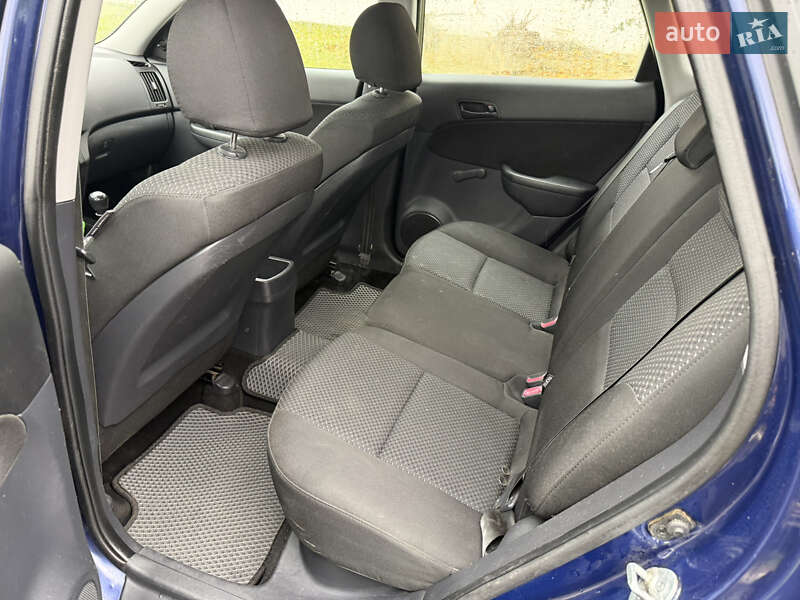 Хэтчбек Hyundai i30 2010 в Дубно фото 13 Хэтчбек Hyundai i30 2010 в Дубно