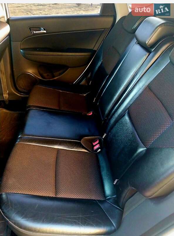 Универсал Hyundai i30 2010 в Заболотове