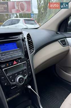 Хэтчбек Hyundai i30 2012 в 