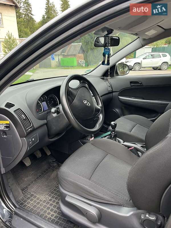 Универсал Hyundai i30 2009 в Славском