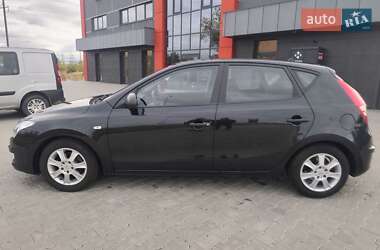 Хэтчбек Hyundai i30 2009 в 