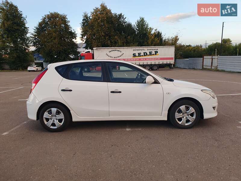 Хетчбек Hyundai i30 2011 в Рівному фото 6 Хетчбек Hyundai i30 2011 в Рівному