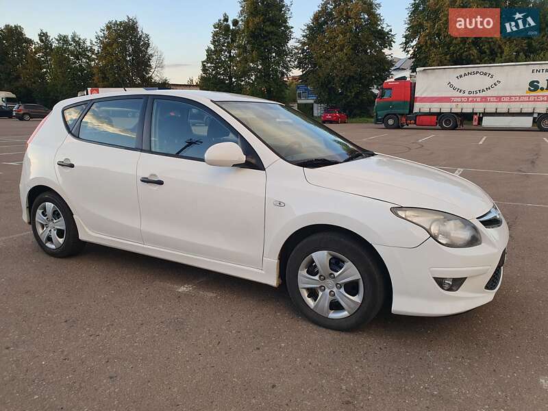 Хетчбек Hyundai i30 2011 в Рівному фото Хетчбек Hyundai i30 2011 в Рівному