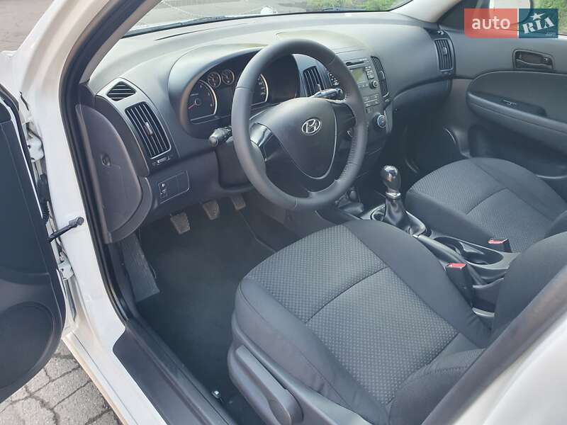 Хетчбек Hyundai i30 2011 в Рівному фото 14 Хетчбек Hyundai i30 2011 в Рівному