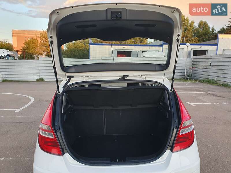 Хетчбек Hyundai i30 2011 в Рівному фото 28 Хетчбек Hyundai i30 2011 в Рівному