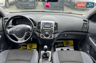 Хэтчбек Hyundai i30 2010 в 