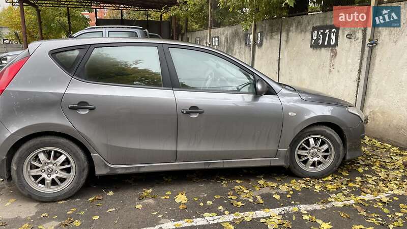 Хэтчбек Hyundai i30 2011 в Тернополе фото 2 Хэтчбек Hyundai i30 2011 в Тернополе