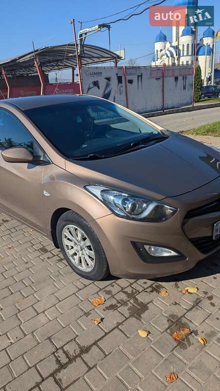 Хетчбек Hyundai i30 2013 в Чернівцях