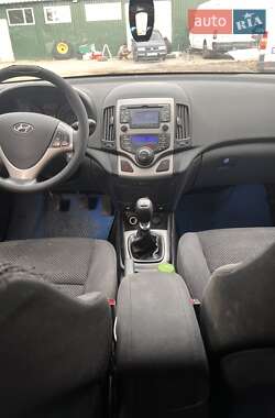 Універсал Hyundai i30 2010 в  фото 12 Універсал Hyundai i30 2010 в