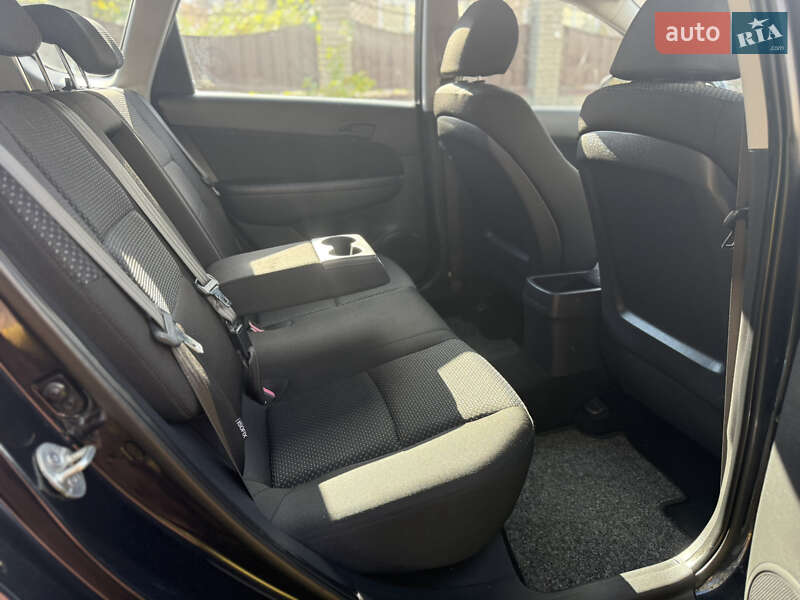 Універсал Hyundai i30 2009 в Борисполі фото 32 Універсал Hyundai i30 2009 в Борисполі