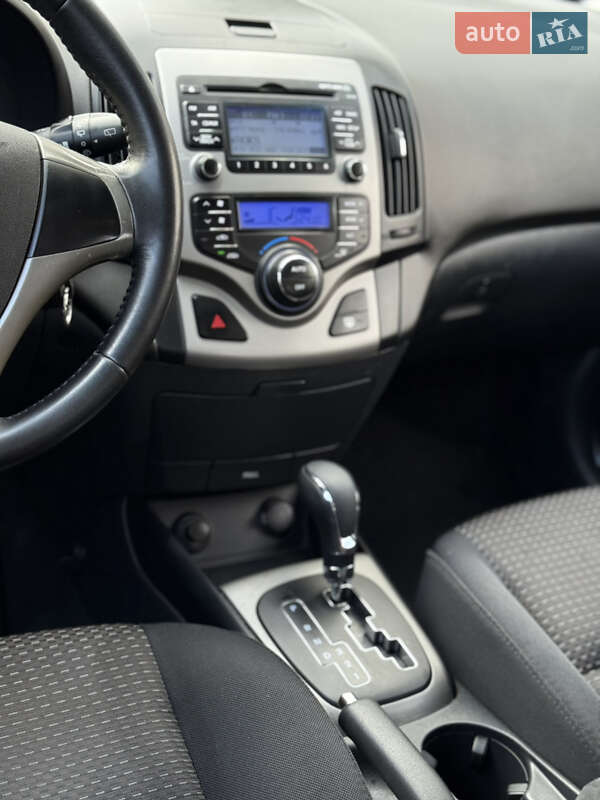 Хетчбек Hyundai i30 2009 в Києві фото 28 Хетчбек Hyundai i30 2009 в Києві