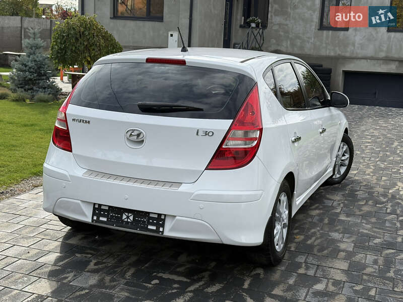 Хетчбек Hyundai i30 2010 в Дніпрі