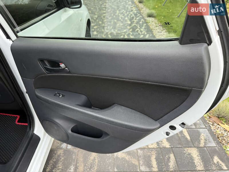 Хетчбек Hyundai i30 2010 в Дніпрі