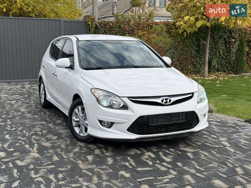 Хетчбек Hyundai i30 2010 в Дніпрі