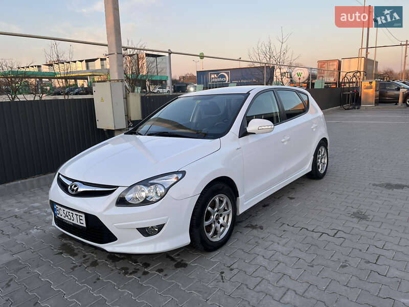 Хэтчбек Hyundai i30 2011 в Львове фото Хэтчбек Hyundai i30 2011 в Львове