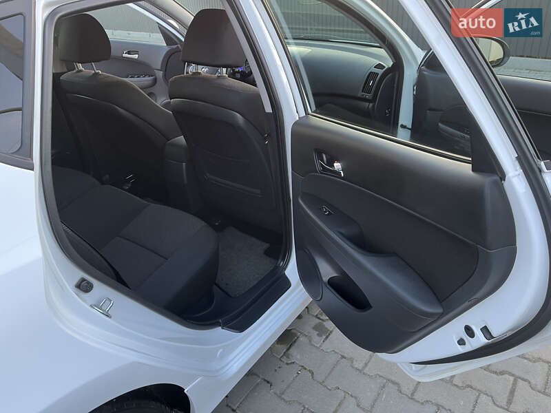 Хэтчбек Hyundai i30 2011 в Львове фото 16 Хэтчбек Hyundai i30 2011 в Львове