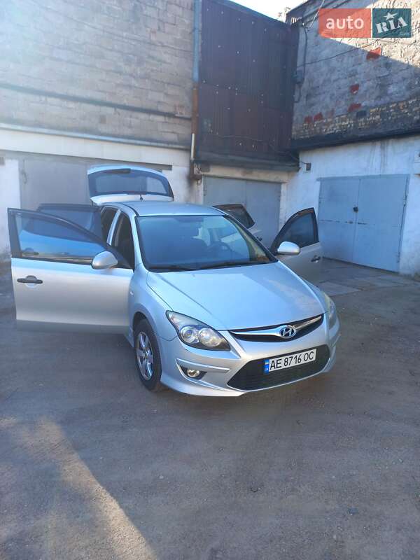 Хетчбек Hyundai i30 2010 в Кам'янському