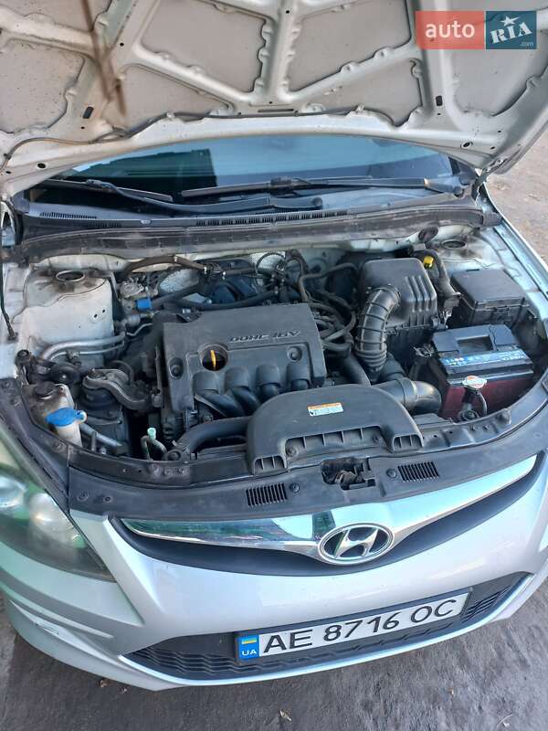 Хетчбек Hyundai i30 2010 в Кам'янському