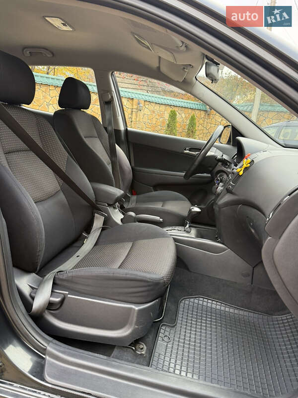 Хэтчбек Hyundai i30 2007 в Могилев-Подольске фото 8 Хэтчбек Hyundai i30 2007 в Могилев-Подольске