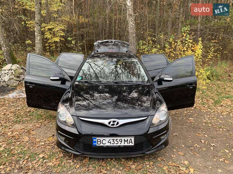 Универсал Hyundai i30 2011 в Бродах