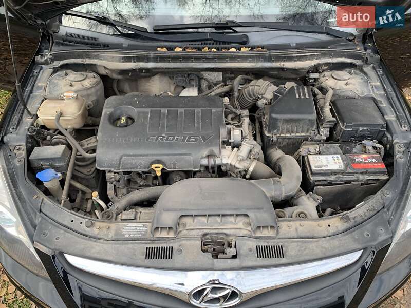 Универсал Hyundai i30 2011 в Бродах