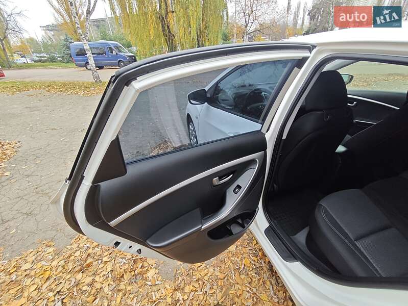 Хэтчбек Hyundai i30 2013 в Киеве