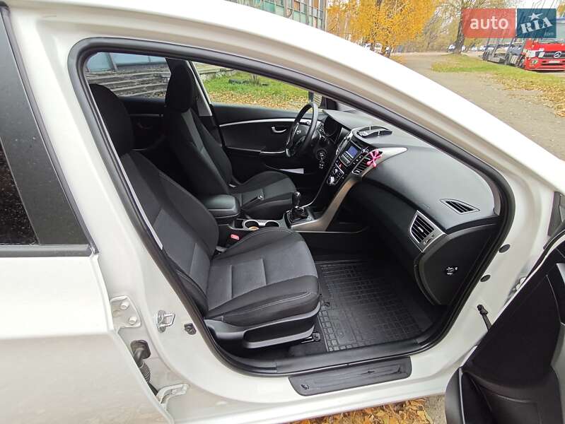 Хэтчбек Hyundai i30 2013 в Киеве