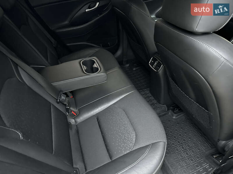 Фастбек Hyundai i30 2019 в Києві фото 38 Фастбек Hyundai i30 2019 в Києві