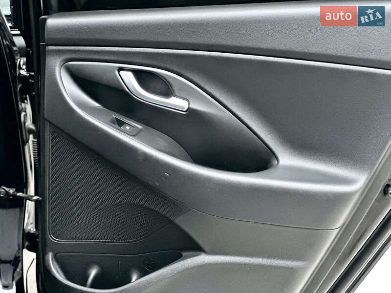 Фастбек Hyundai i30 2019 в Києві фото 43 Фастбек Hyundai i30 2019 в Києві