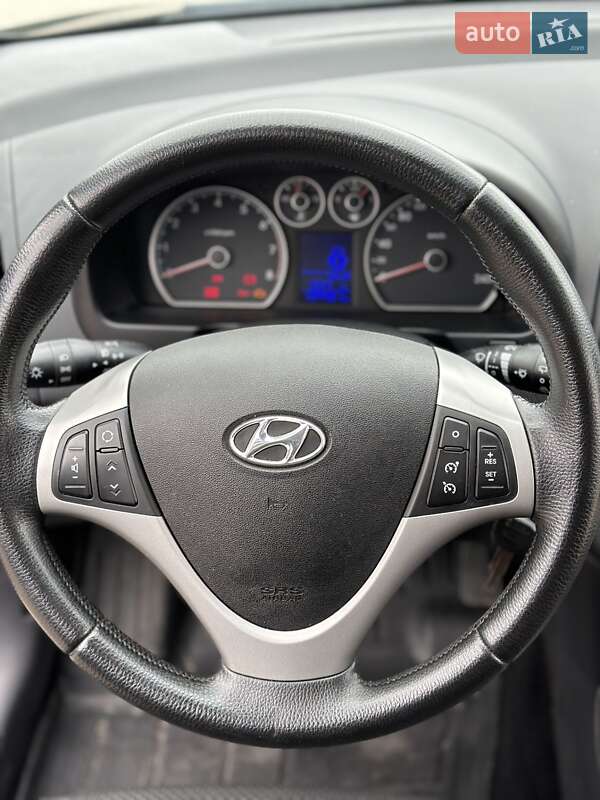 Универсал Hyundai i30 2011 в Николаеве фото 30 Универсал Hyundai i30 2011 в Николаеве