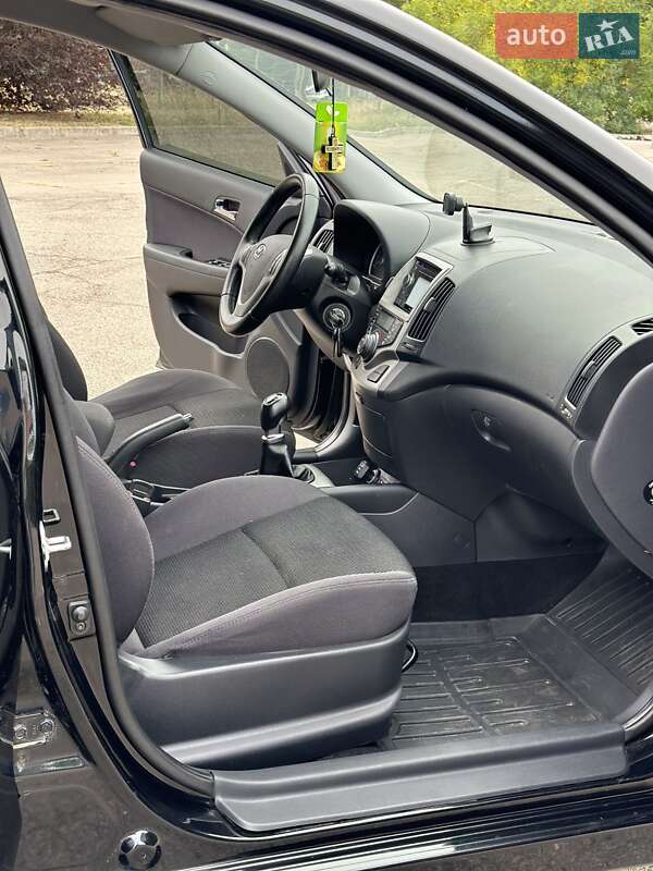 Универсал Hyundai i30 2011 в Николаеве фото 41 Универсал Hyundai i30 2011 в Николаеве