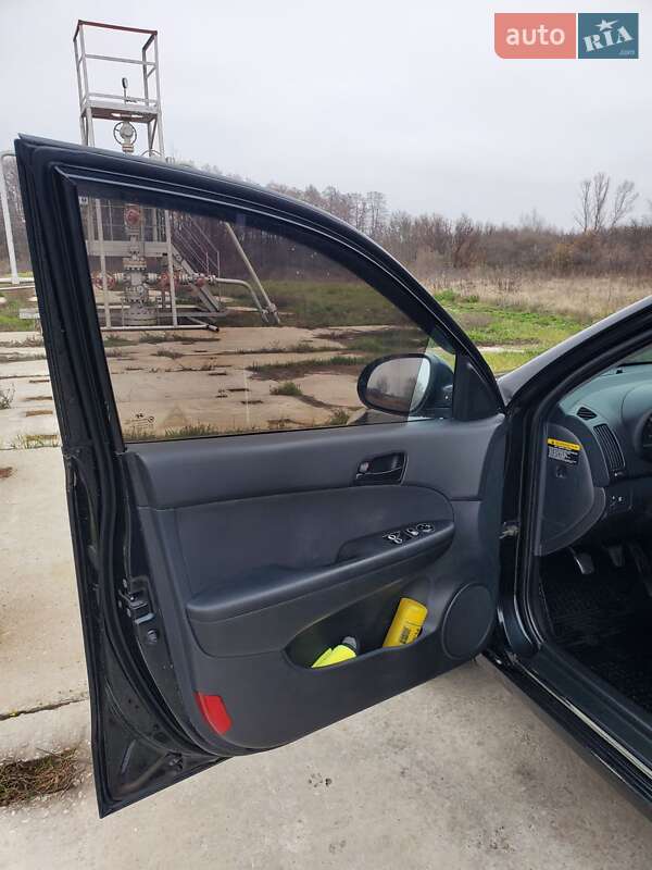Хетчбек Hyundai i30 2008 в Чутовому