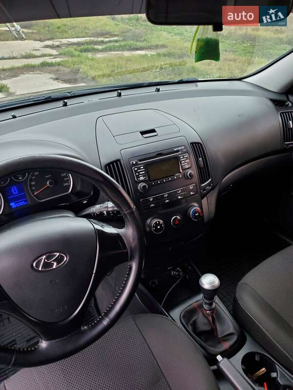 Хетчбек Hyundai i30 2008 в Чутовому
