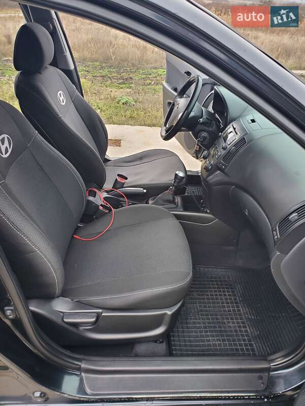 Хетчбек Hyundai i30 2008 в Чутовому