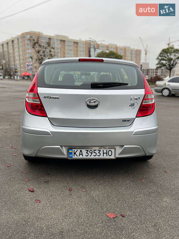 Хэтчбек Hyundai i30 2011 в Софиевской Борщаговке