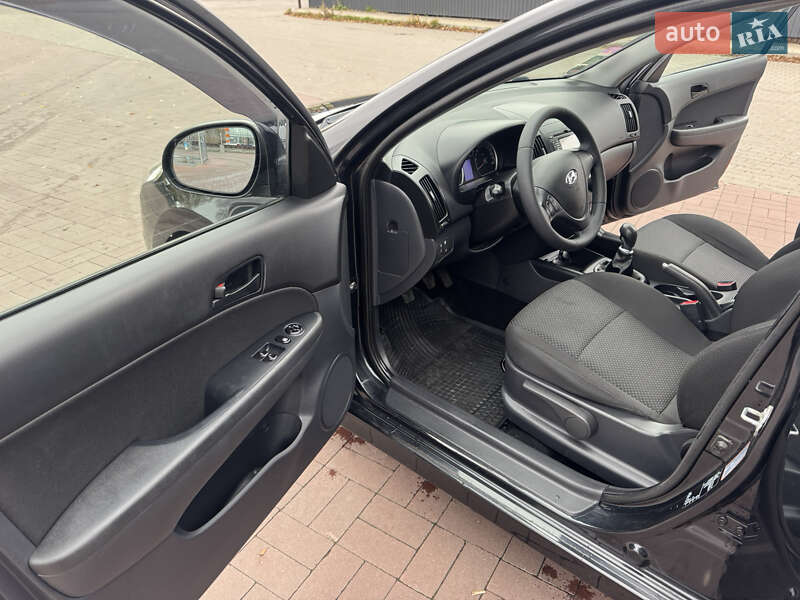 Універсал Hyundai i30 2010 в Рівному фото 20 Універсал Hyundai i30 2010 в Рівному