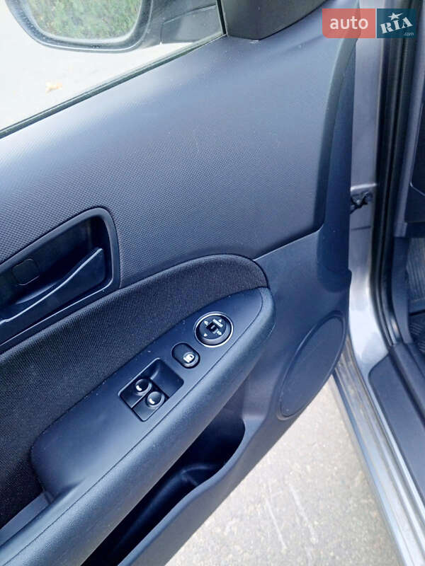 Универсал Hyundai i30 2012 в Белгороде-Днестровском фото 16 Универсал Hyundai i30 2012 в Белгороде-Днестровском