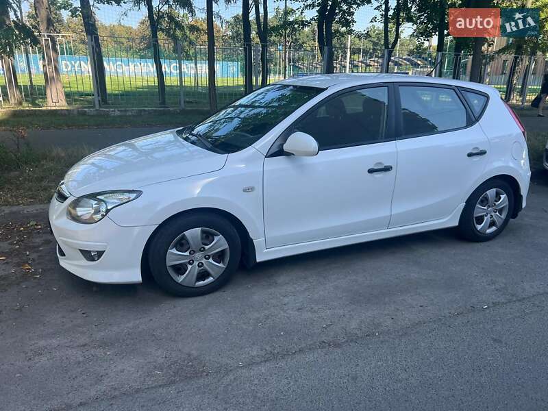 Хетчбек Hyundai i30 2011 в Києві фото 5 Хетчбек Hyundai i30 2011 в Києві