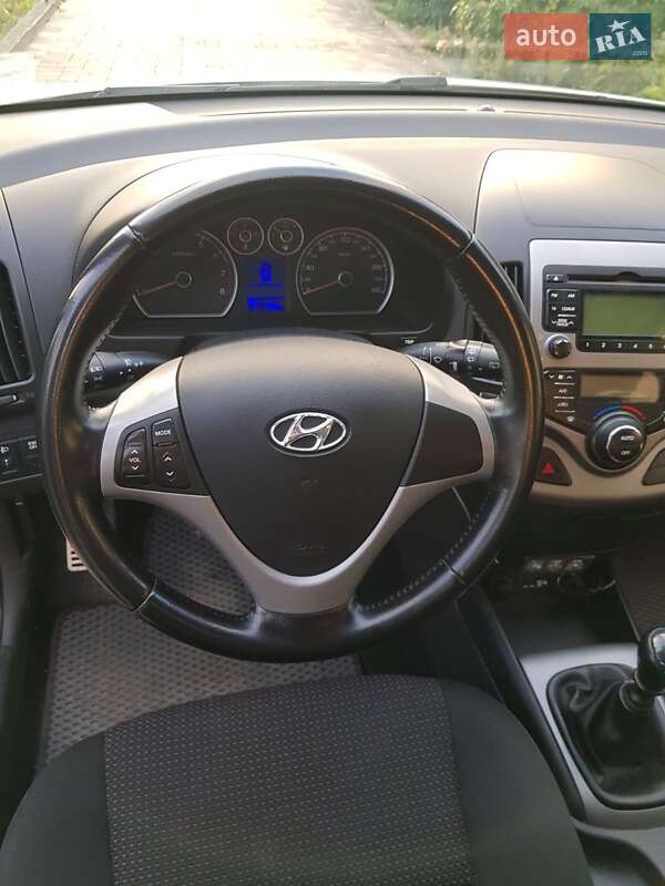 Хетчбек Hyundai i30 2009 в Рівному