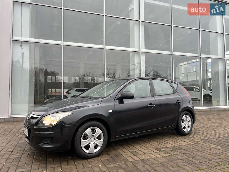 Хэтчбек Hyundai i30 2010 в Чернигове